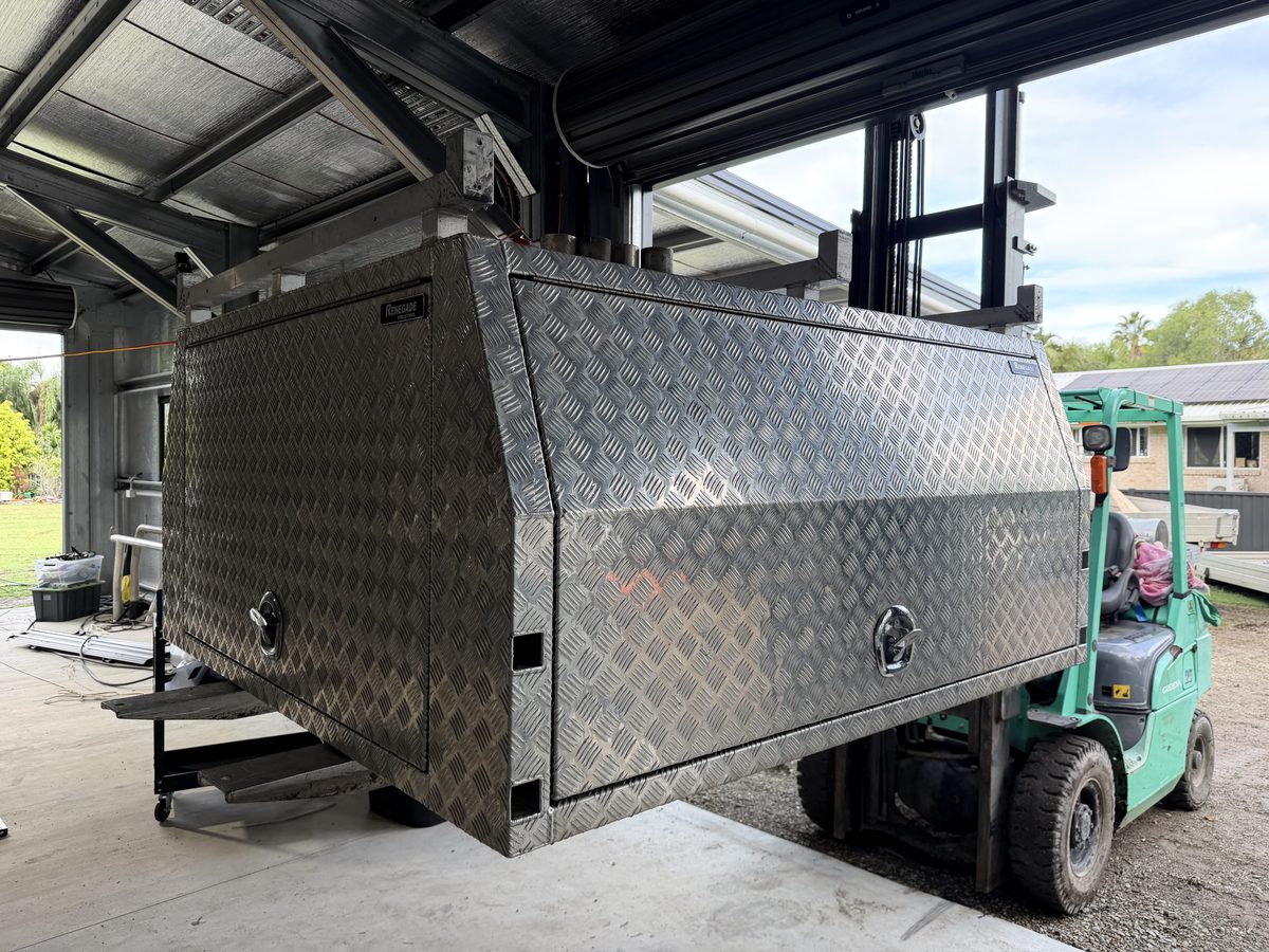 Used aluminium ute canopies for sale — lift-off and tray-mount