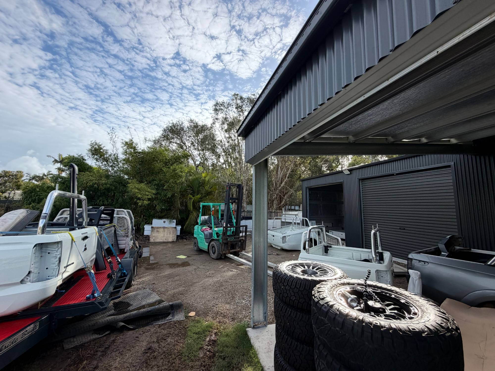 JCC Trays yard in Ningi QLD with used trays, canopies and tubs in stock